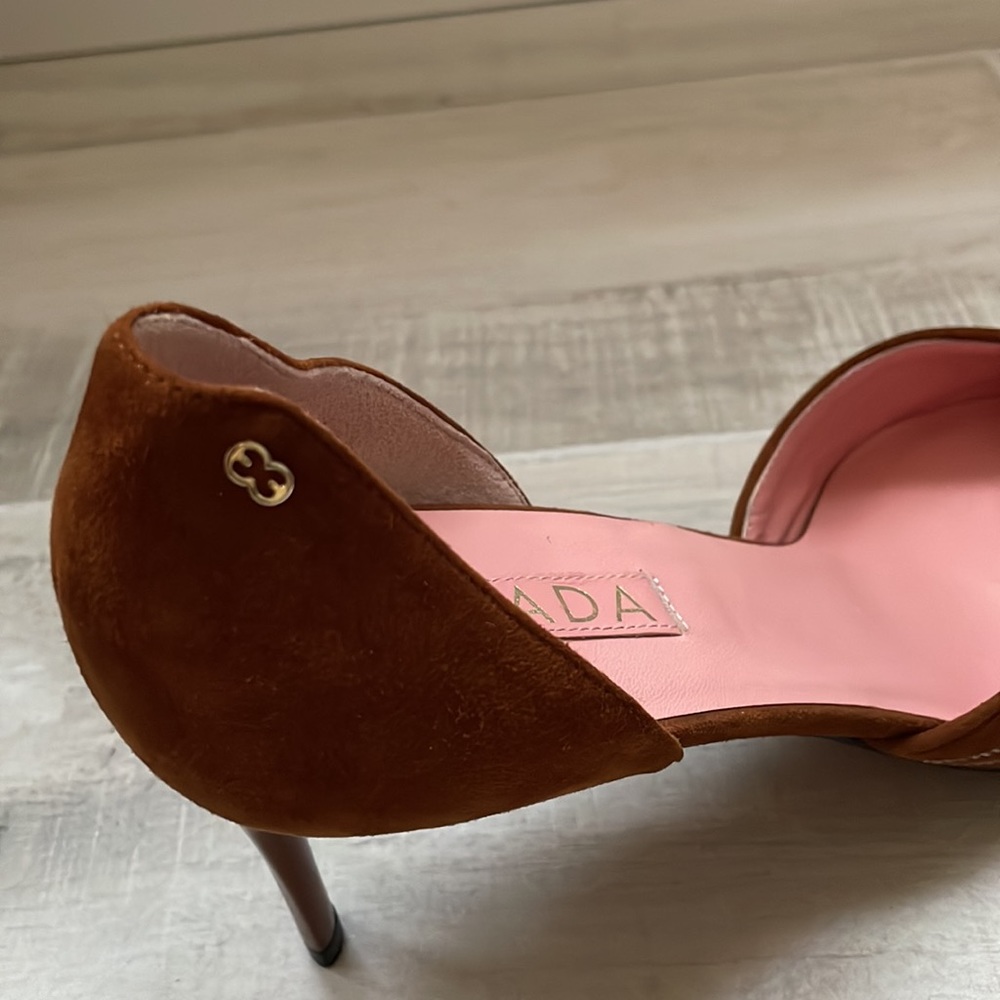 NWOT Escada pump - Picture 6 of 10